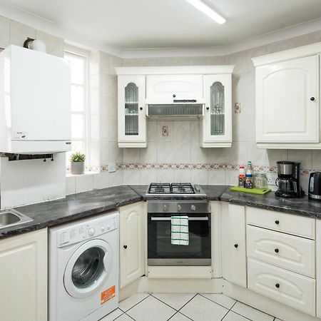 Private Double Room Shared Bathroom Near City Centre London Exterior photo