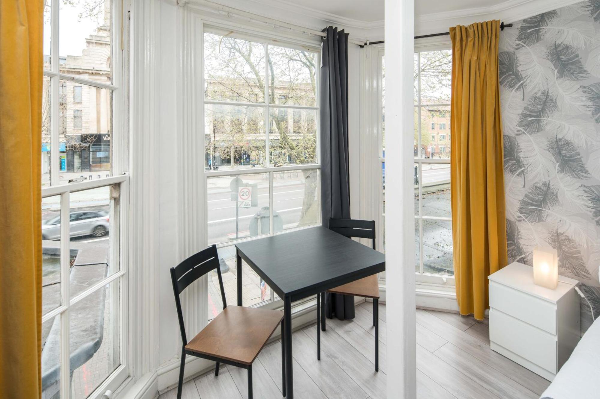 Private Double Room Shared Bathroom Near City Centre London Exterior photo